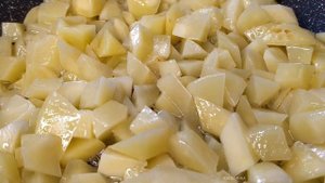 Жареная хрустящая картошка с грибами