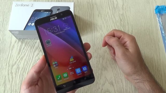 Asus Zenfone 2 в версии 4/32 - распаковка и первое знакомство смотреть онлайн
