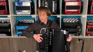СТИЛЬНЫЙ БАЯН С НЕМЕЦКИМ РОЗЛИВОМ // Hohner Fun Nova II