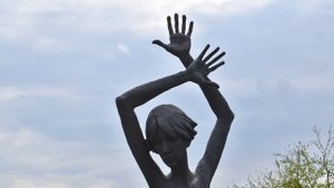 Красный берег - история потерянного детства