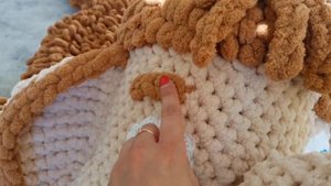 Презентация: вяжем коврик для дома | Мамонтенок из Alize Puffy | Dasha's Holiday