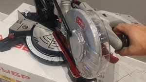 пила торцовочная Зубр 210-1600