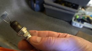 После этого у вас будет ПРАВИЛЬНОЕ очищение свечей зажигания.