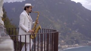 River Flows in You Shon World STREET SAX PERFORMANCE. Daniele Vitale Sax. Парень играет на саксофон