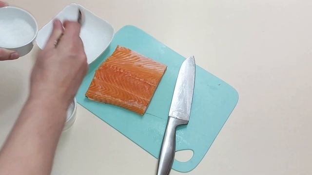 Як засолити червону рибу-швидко і просто / How to Salt Salmon смотреть онлайн