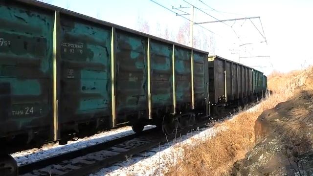 2ТЭ116-420 с перегоняемым ТЭМ2-3143 и грузовым поездом смотреть онлайн