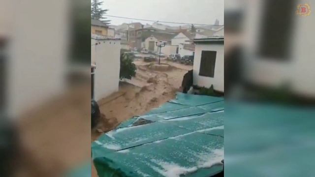 Spain is flooding ! heavy rain flooded streets in Spain смотреть онлайн