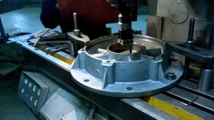 Как СКОЛХОЗИТЬ центроискатель.  Работа расточной головки