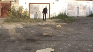 ломает гитару