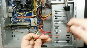 пк зависает при включении detecting IDE drives