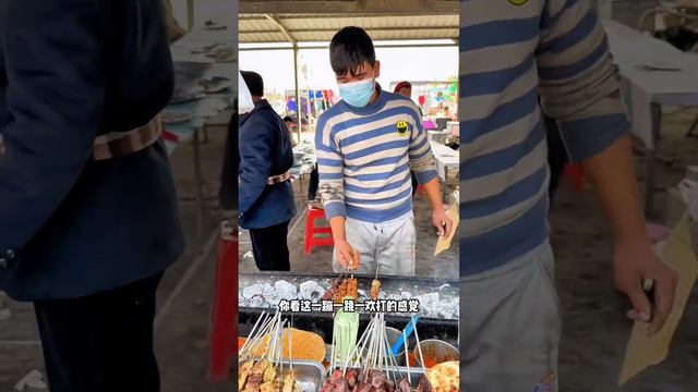 新疆2元一串羊肉串，鹅肉串，鸭肉串#寻味 #这个烧烤真的很好吃的 #烧烤 #新疆美食