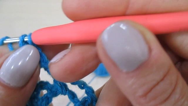 КАК ВЯЗАТЬ УЗОР СЕТОЧКА КРЮЧКОМ. HOW TO KNIT A MESH PATTERN WITH A HOOK.