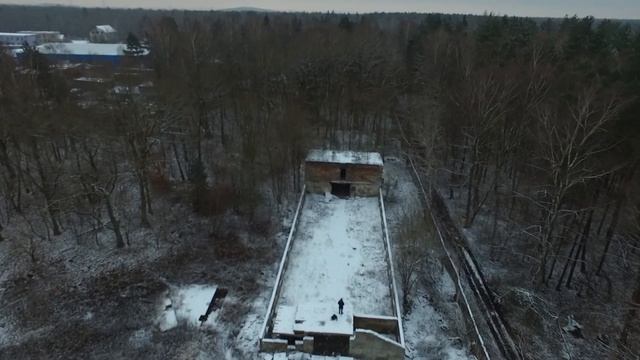 ЗАБРОШЕННЫЙ СКЛАД ПРОТИВОГАЗОВ С ВОЗДУХА! НАШЛИ ПРОТИВОГАЗЫ!