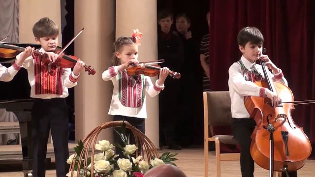 Ансамбль скрипалів молодших класів   Звітний ДМШ №10 2017 р смотреть онлайн