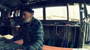 Отшельник в горах. Гулял в горах и наткнулся на хижину одинокого горца.