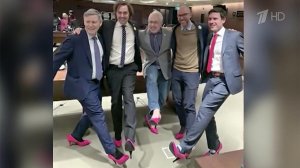 Мужчины в правительстве Канады переобулись в туфли в знак поддержки женщин, подвергающихся насилию.