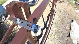 Забор по периметру с фасадом на бетонной ленте и откатными воротами и калиткой