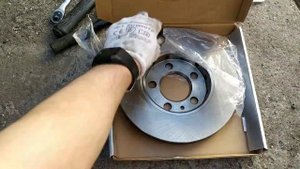 Замена передних тормозных дисков Skoda Fabia 1 | Fix My Car