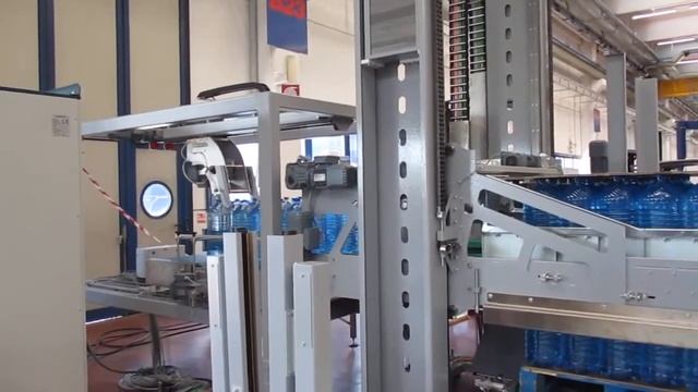 Послойный паллетизатор ROBOPAC | Паллетирование ПЭТ-бутылок и укладка межслойных прокладок