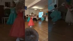 Танец голубей на выпускном в детском.саду!!! Садик 366.группа 9.