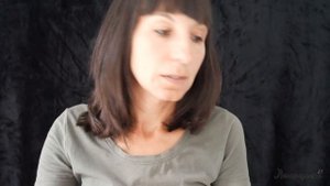 АСМР Расслабляющий макияж, стрижка челки, расчесывание волос и заплетание косичек - поболтаем?