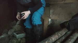 Избушка в зимнем лесу.