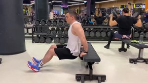 Обратные отжимания от скамьи - техника выполнения