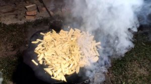 Суперская картошка на костре! картофель с грибами в сметане!