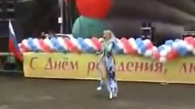 Певица Натали упала на Дне города Котельники.mp4 смотреть онлайн