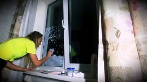 Новый год на окне. Рисую гуашью.