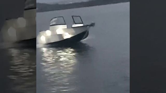 26 ноября 2023 г. Лодка Север 420 с кринобулями на испытаниях с мотором Тохатсу 18 смотреть онлайн