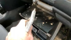 Как заменить салонный фильтр кондиционера Mitsubishi Carisma. Фильтр салона mitsubishi carisma.