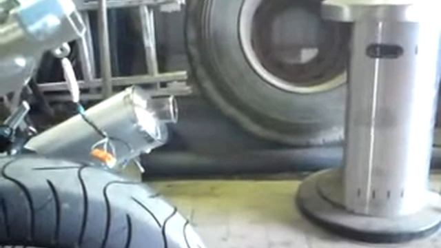 Honda CBR 600 spitting Flames! смотреть онлайн