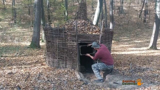 Survival Window & Chimney Cap for the Round Hut смотреть онлайн