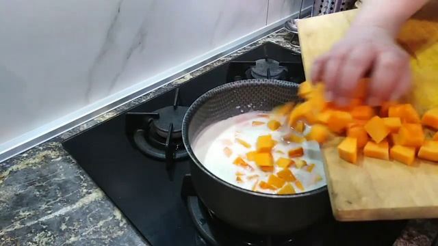 Рисовая каша на молоке с тыквой #каша #рисоваякаша #кашастыквой #кашанамолоке #рисоваякашастыквой