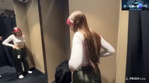 Еля Плаг п0дглядывает за Акулич в ЦУМе