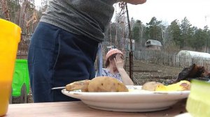 Шашлыки у Ларисы мамы на даче.