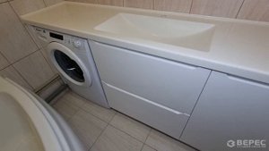 Белая тумба в ванную для стиральной машины