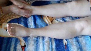 Техника расслабляющего массажа икроножной зоны ног и ступней.