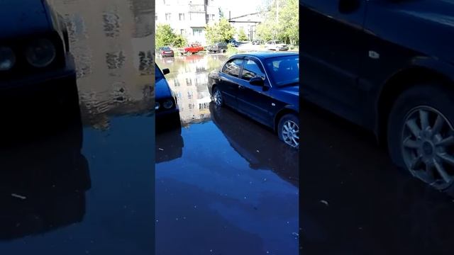 г.Караганда. Университетская р-н квадрата 15-17 потоп после дождя смотреть онлайн