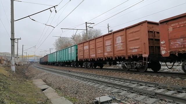 Электровозы 2ЭС6-915 и 2ЭС6-892 "Синара" с грузовым поездом смотреть онлайн