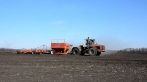 Трактор К744Р-2 с посевным комплексом «AGRATOR COMBIDISK» 9000