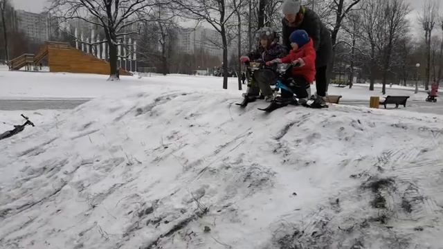 Инновационный снегокат "ТРИО" - вес всего 2.6 кг! смотреть онлайн