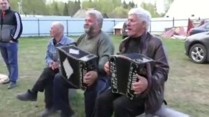 4 песни поёт Владимир Глазунов.