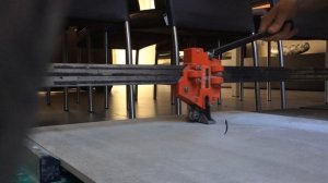 Как вырезать в плитке квадратное отверстие без сколов.