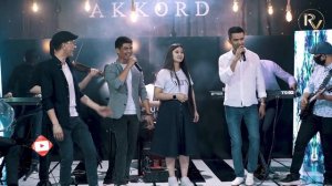 Xorazm yulduzlaridan duet Asalchimi "Akkord" ko'rsatuvi jonli ijroda Murodbek Qilichev ijodidan