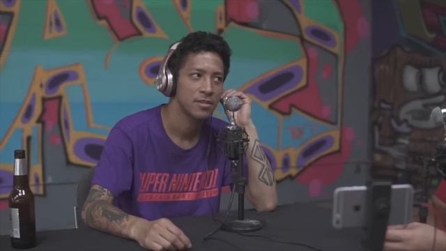 MGK pretends he’s good at Guitar смотреть онлайн