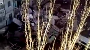 Развалился дом!