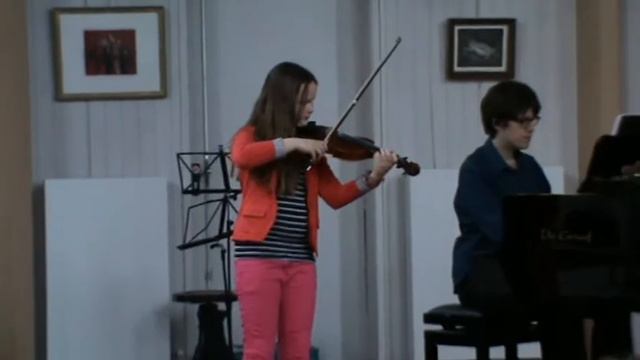 Eline (11) speelt Mazurka Brillante, A.Curci смотреть онлайн