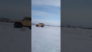 сравнение УАЗа на ободрышах и стандартного УАЗа по снегу